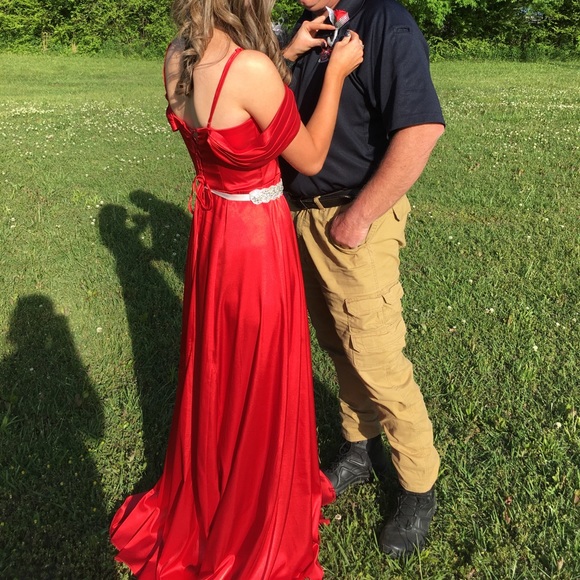 size small but fits like a 4.worn once. sequin belt comes with the dress! - Picture 3 of 3